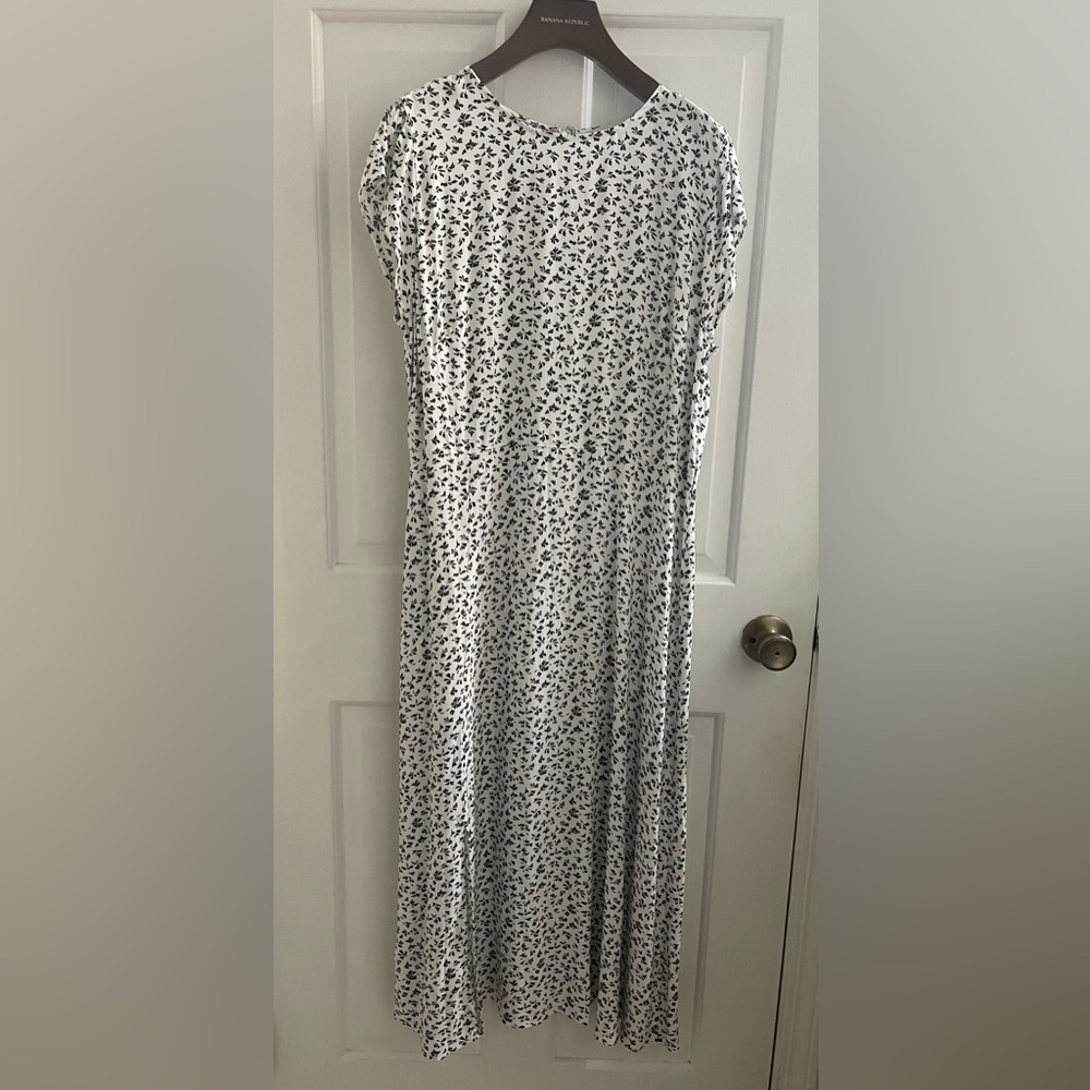 Ann Taylor LOFT Black White Floral Midi Dress, Size 8